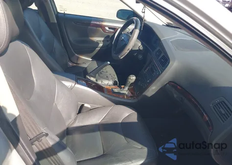 2005 Volvo S60 2.5T Awd z USA, uszkodzony, nr VIN YV1RH592X52478479